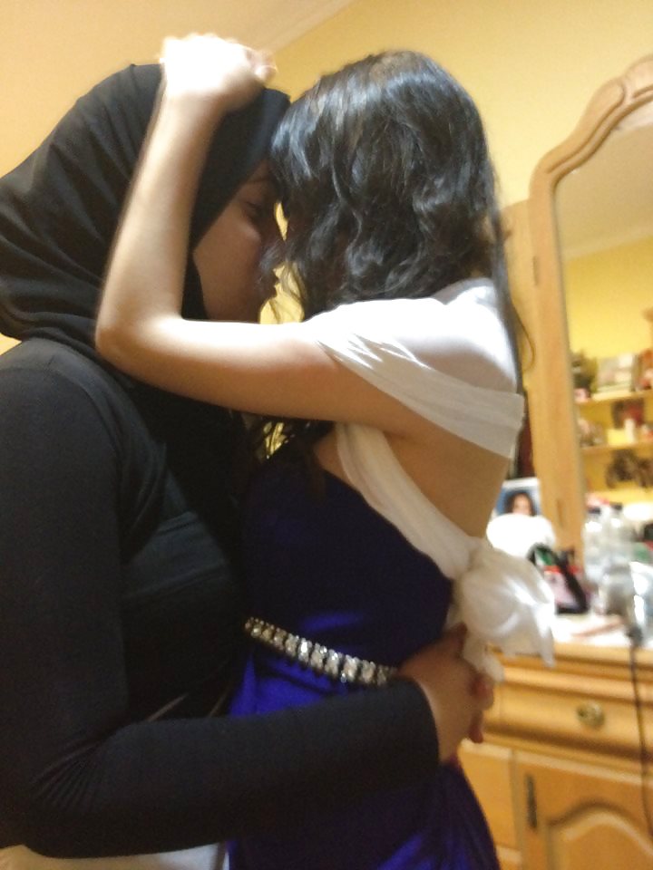 My Arab girlfriends are making each other ready for me!