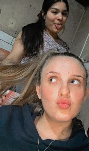 Making kisses with my friend