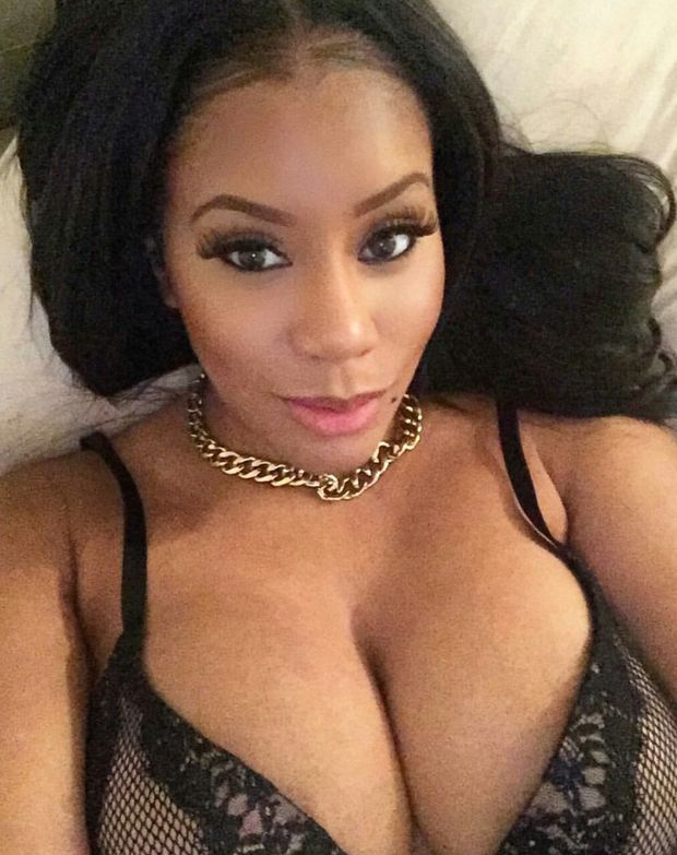 Sexy ebony selfie