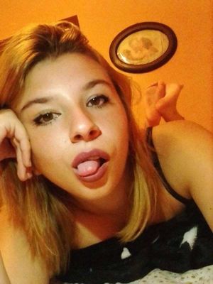 Beautiful face and feet of Elisabetta Agnello