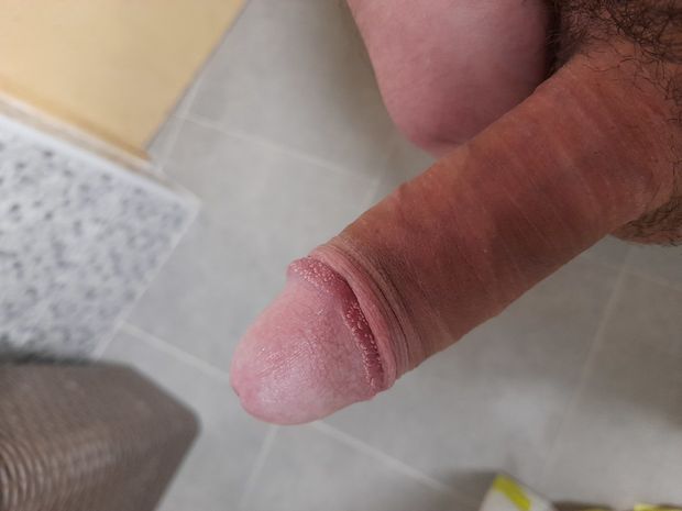 Not too big but good girth. Face-fucked the hell out of me until it filled my mouth with cum. Will definitely repeat - 7/10