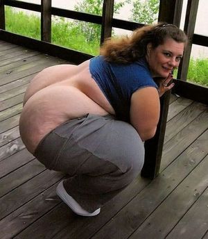 She's ugly but damn that fat cellulite ass needs to get drilled