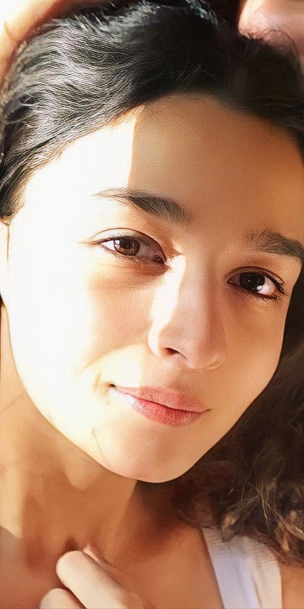 Alia Bhatt Kiss You