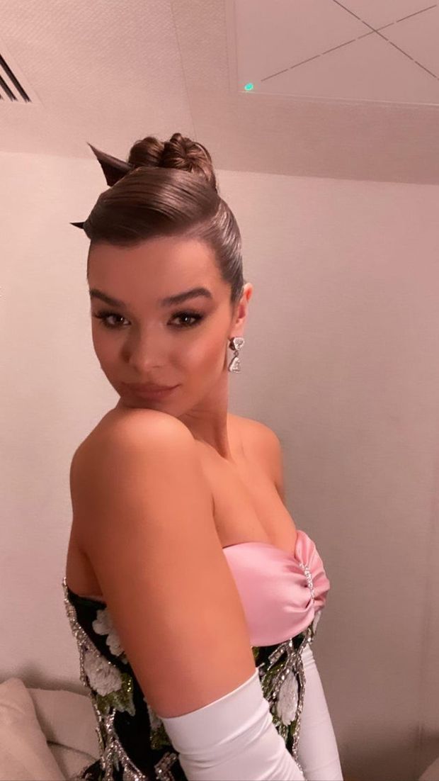Hailee Steinfeld Sexy Beauty