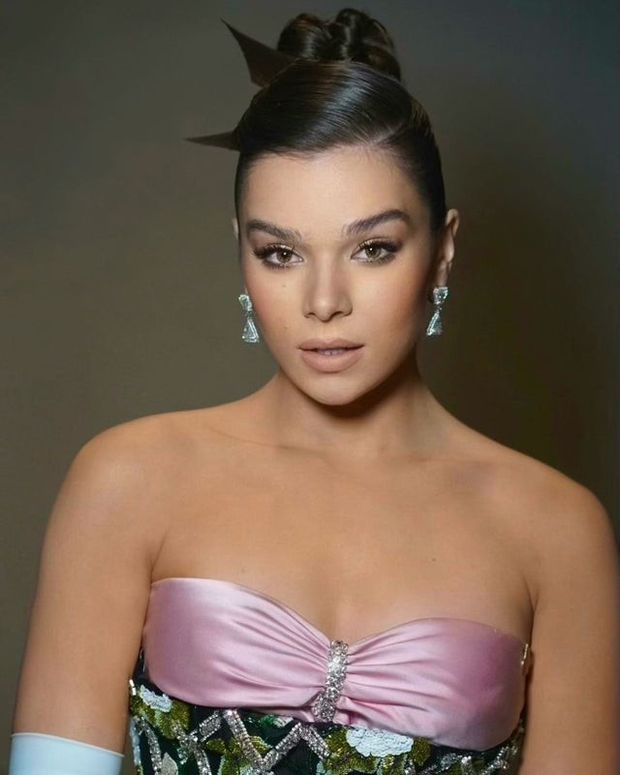 Hailee Steinfeld Sexy Beauty