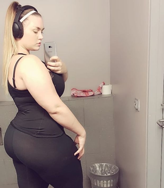 Booty selfie