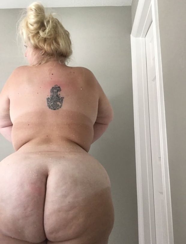 Big booty blonde Milf