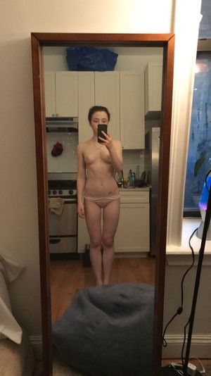 Lily Mo Sheen selfie