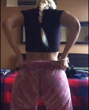 Jiggle yoga pants