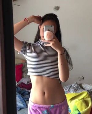 hot teen bare stomach selfie
