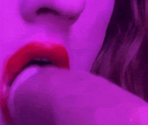 Jovencita Puta Lamiendo Consolador