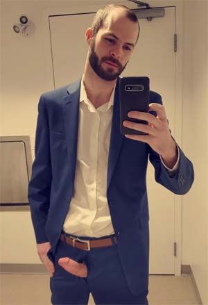 Dereck 34 yo up for a lunch time blowjob if you're downtown Deven CO