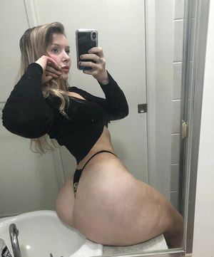 I want to fuck her hot ass