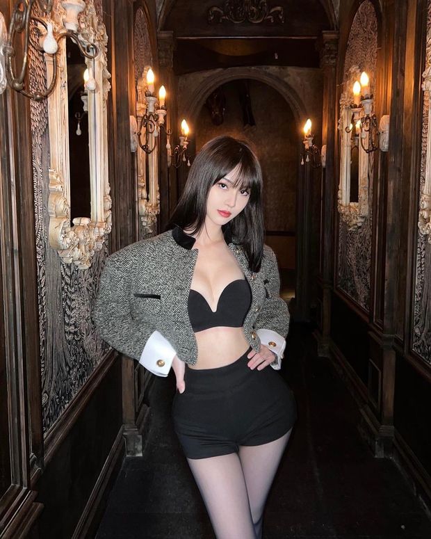 With a body like that, she needs to do porn.