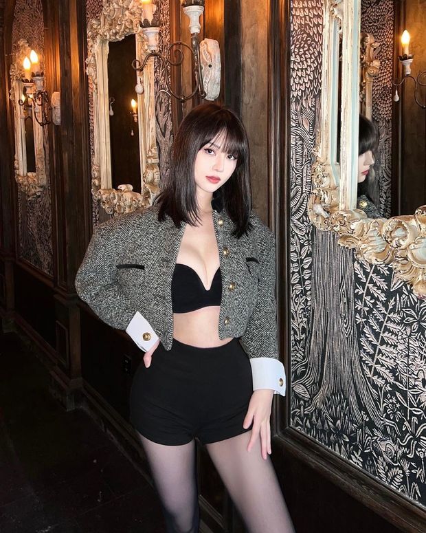 With a body like that, she needs to do porn.