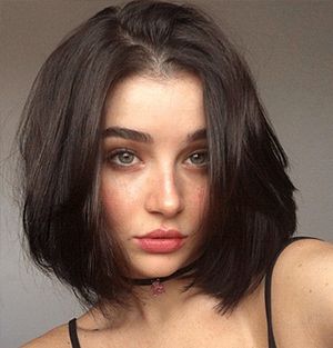 Her friends knew that she always knew how to find even in the lamest club the biggest cock for the night