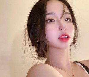 10/10 - Perfect face to skull-fuck silly.