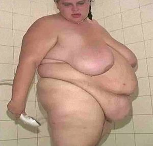 SSBBW getting freshened up!