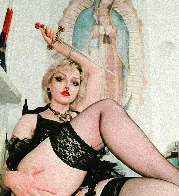 Sexy goth bitch