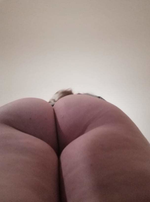 Dublin bubble butt needs spanking