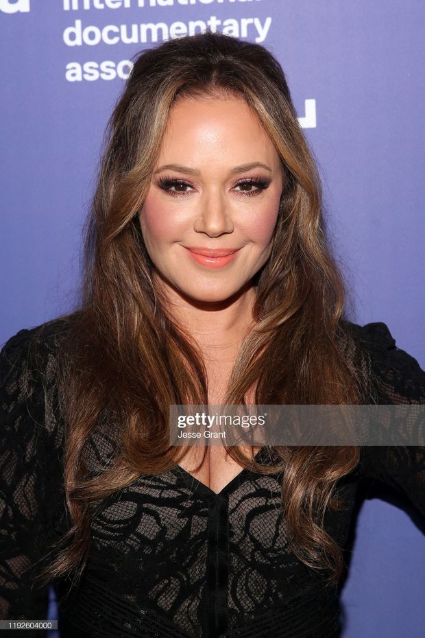 Het cleavage are 1 of her top assets.
