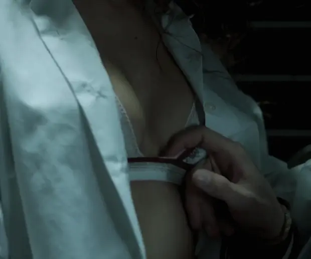 Maria Pedraza Tits