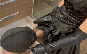 Mistress facefucks her sub