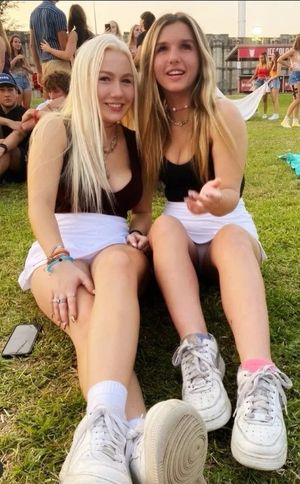 Hot teens upskirt