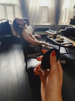 Vibrating buttplug. Bzzzz!