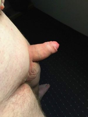 Now this is my dream man. super chubby w/fat uncut cock! Mmmmmm!