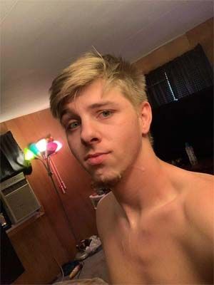 23 yo horny blond twink in Shawnee Oklahoma like to get his face covers with layers of cum !
