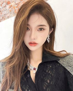 10/10 - Perfect face to skull-fuck silly.