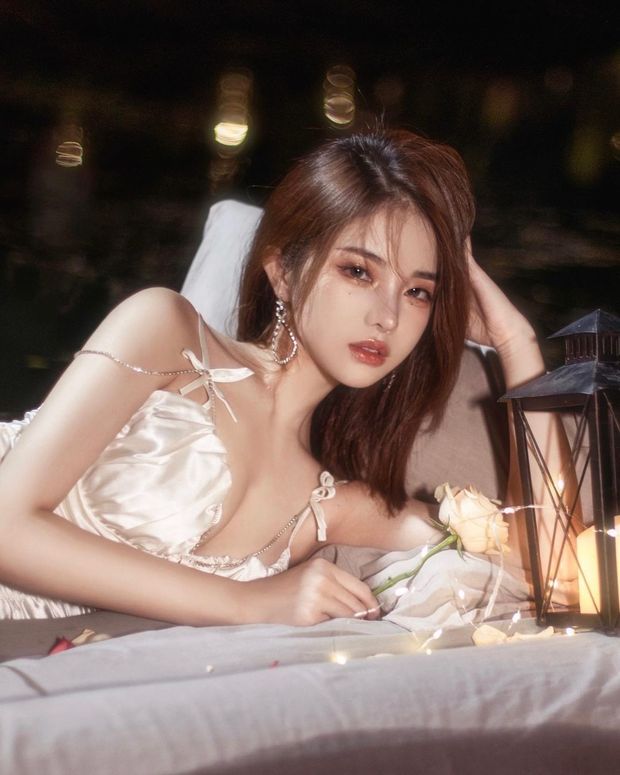 Good looking fuck-doll.