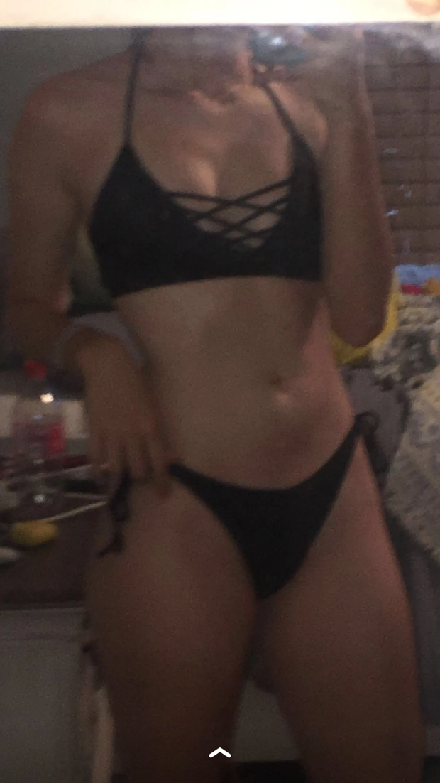 Amateur babe mirror selfie