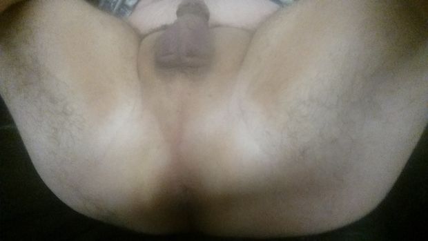 Pathetic White Boi offers his white Boi pussy to superior black males