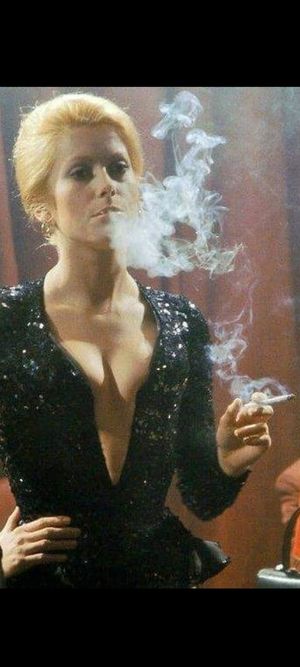 Catherine Deneuve smoking makes my dick throb!❤