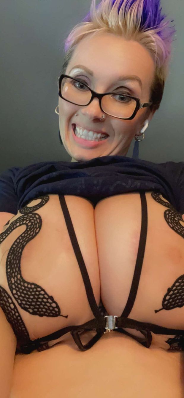 Curvy D