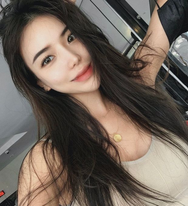 10/10 - Perfect face to skull-fuck silly.