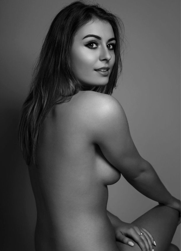 Nude (semi-nude) black and white photo - she is so beautiful!
