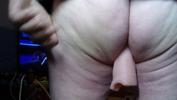 Befor I let hubby stuff thing's in my big ass, I ram it up his ass first. so he feels what it's like. Love Pammy