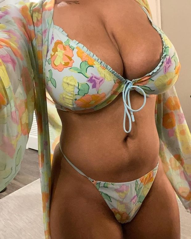 Tellyfckngo/Monstress69 looking sexy in her lingerie