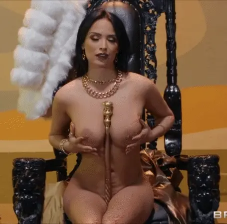 queen of boobs