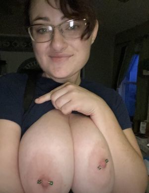 Lexi Lowry aka thehumanmigraine