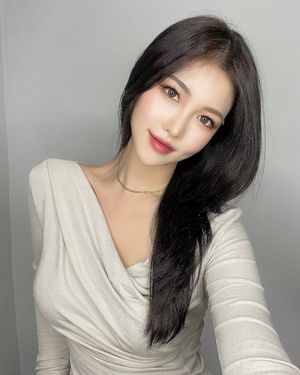 10/10 - Perfect face to skull-fuck silly.