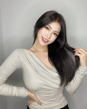 10/10 - Perfect face to skull-fuck silly.