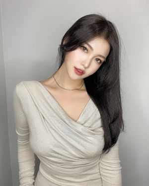 10/10 - Perfect face to skull-fuck silly.