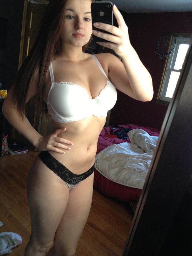 Your Girlfriend has a phone