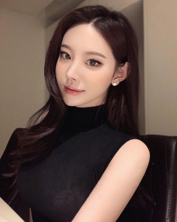 10/10 - Perfect face to skull-fuck her silly.