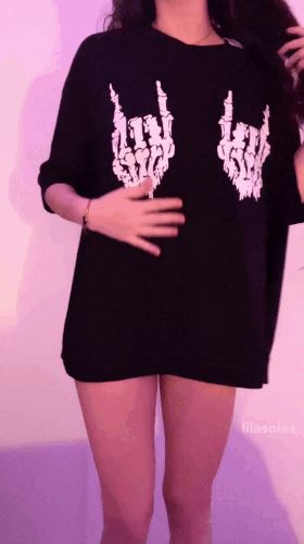 Beautiful babe reveals perfect tits