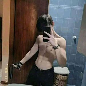 Sho-shorty give me (whip-whiplash) Shorty give me (whip-whiplash)